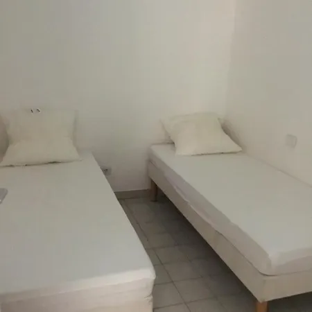 Appartement Pour 4 / 6 Personnes Dans Residence Avec Piscine Gassin 35